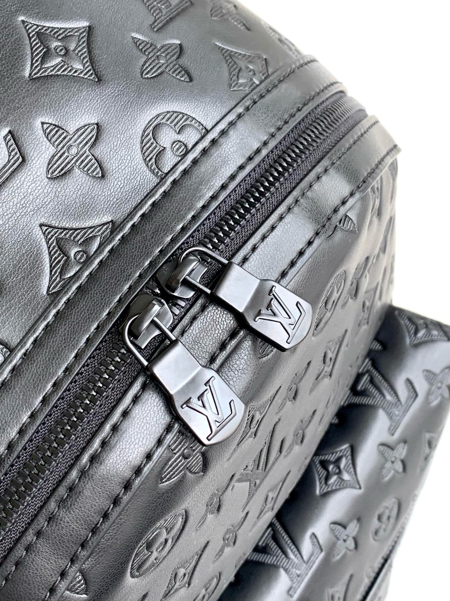 Louis Vuitton M46553 Discovery Backpack