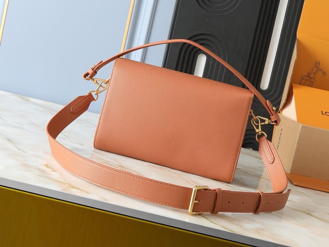 Louis Vuitton M24640 Soft Twist