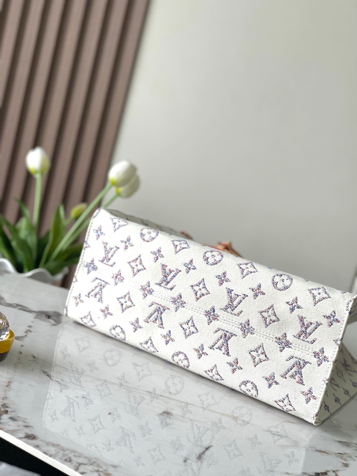 Louis Vuitton M24708 OnTheGo MM