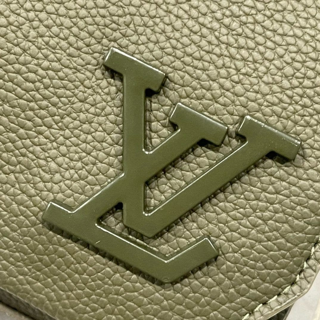 Louis Vuitton M25125 TAKEOFF Messenger Bag