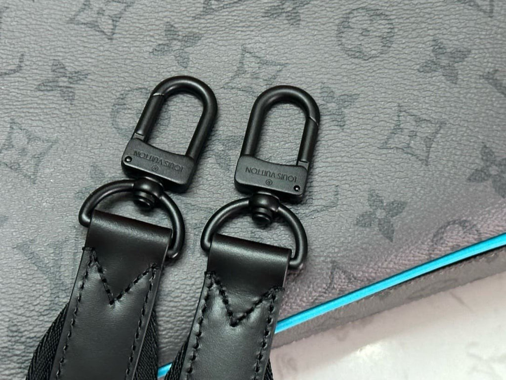 Louis Vuitton M11648 Trio Messenger