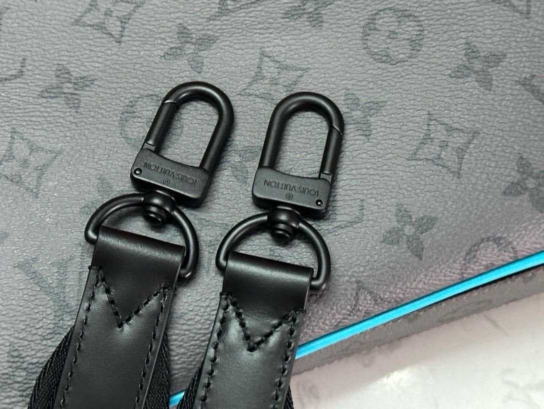 Louis Vuitton M11648 Trio Messenger