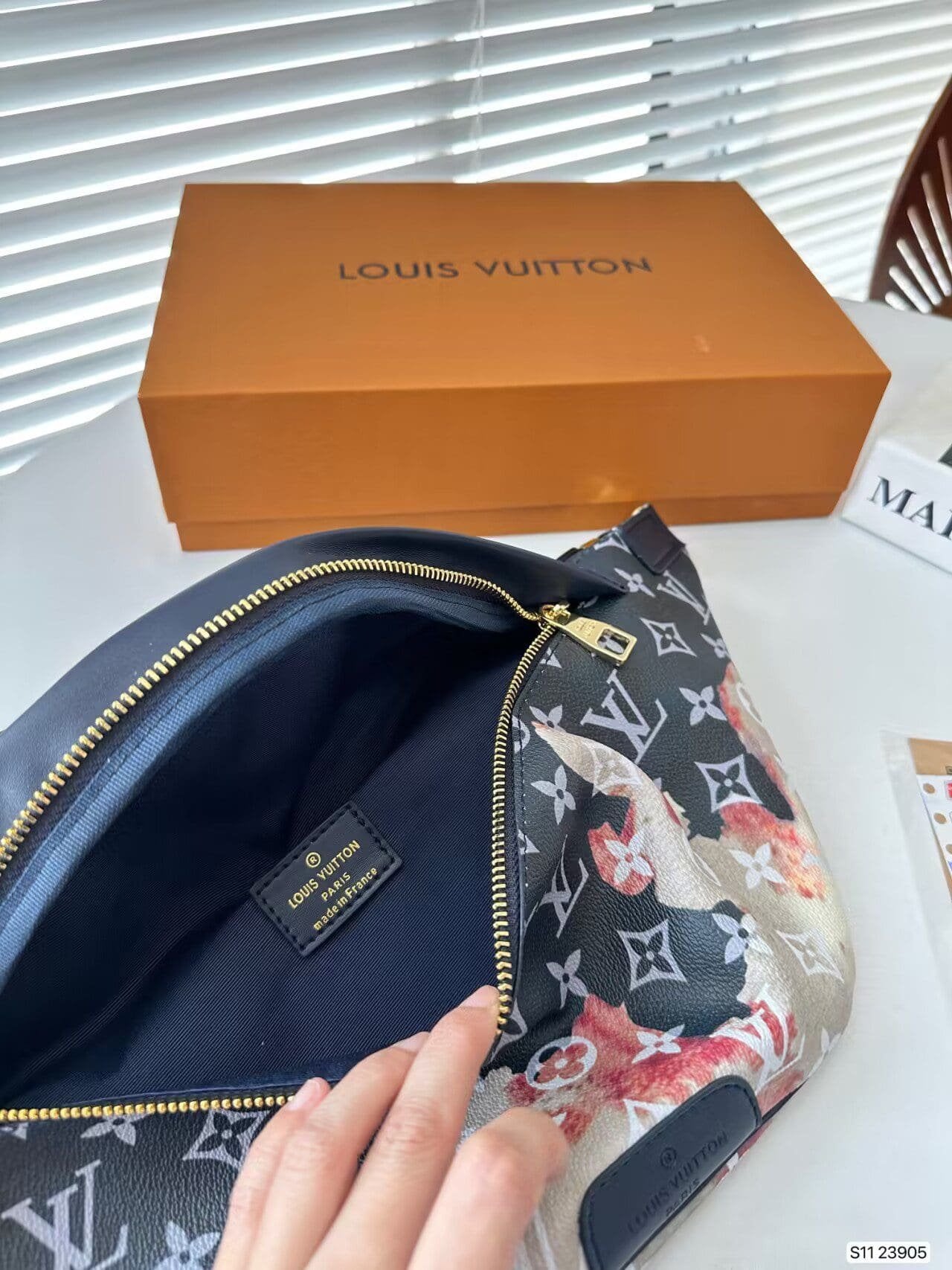 Louis Vuitton Discovery Bumbag PM M23905