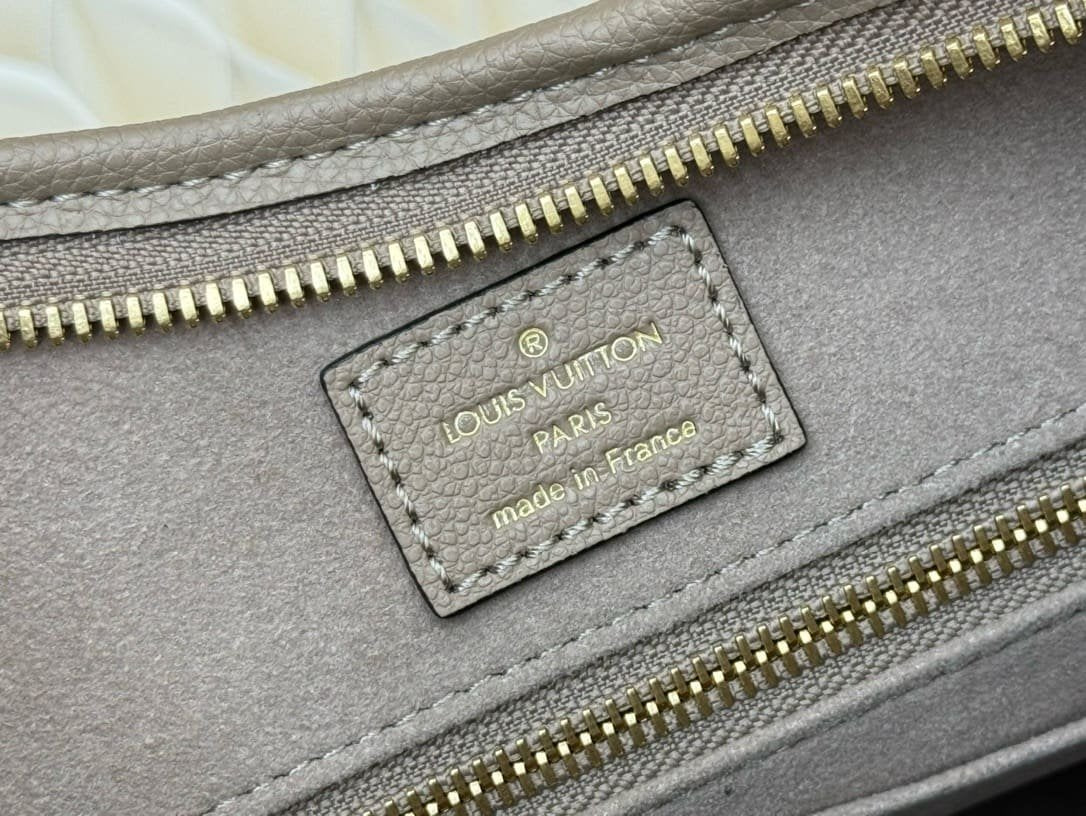 Louis Vuitton M47180 CarryAll PM