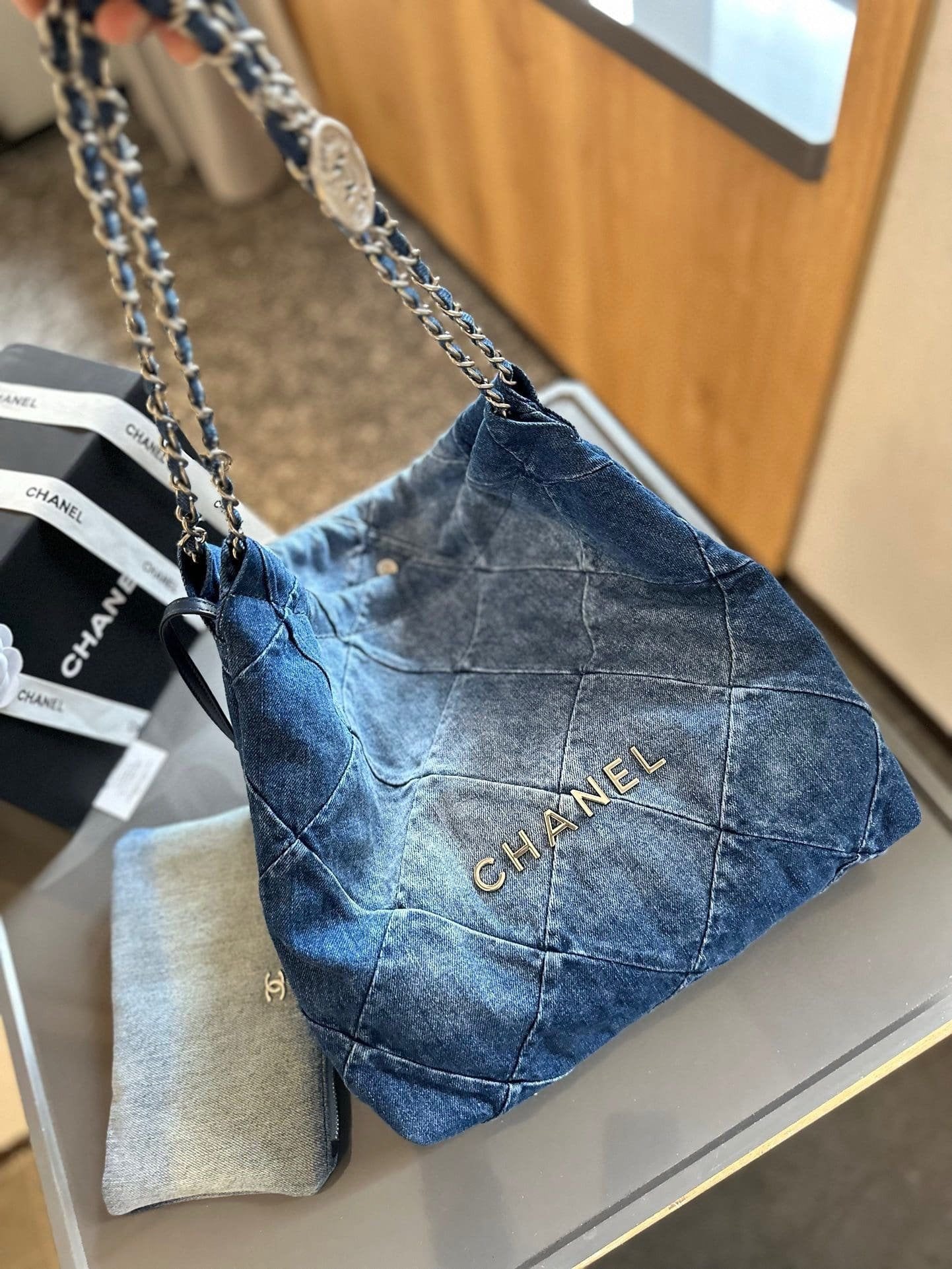 CHANEL 22 in denim small