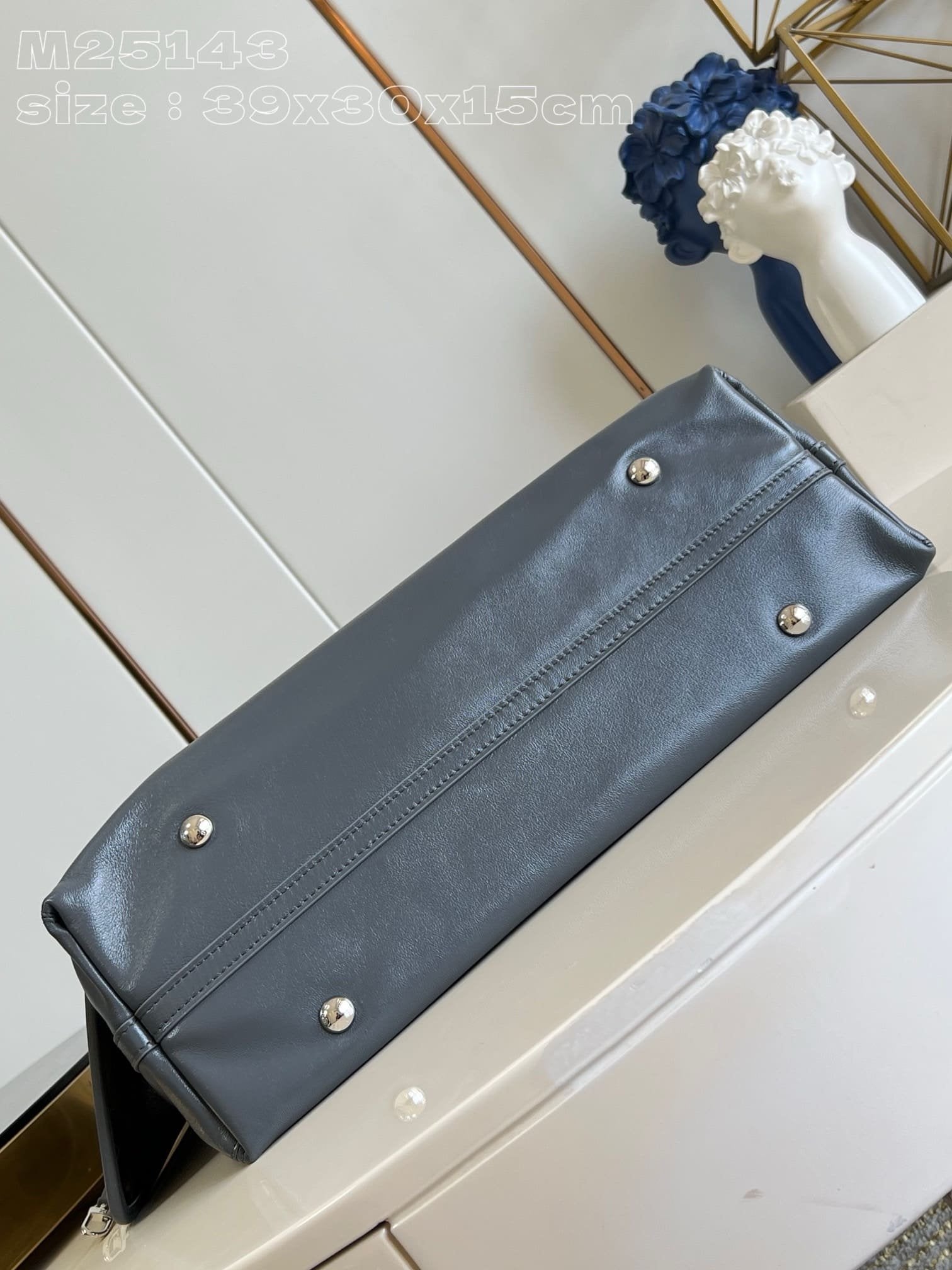 Louis Vuitton M12583 CarryAll Dark MM