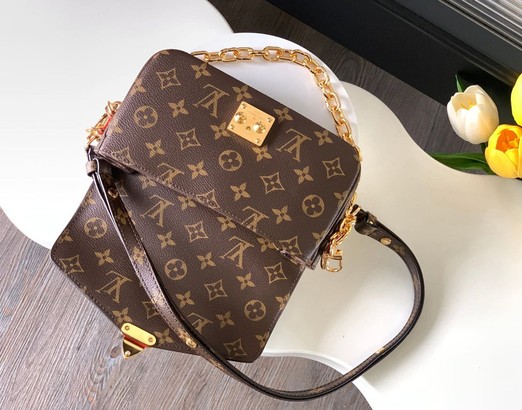 Louis Vuitton M46279 Pochette Métis East West