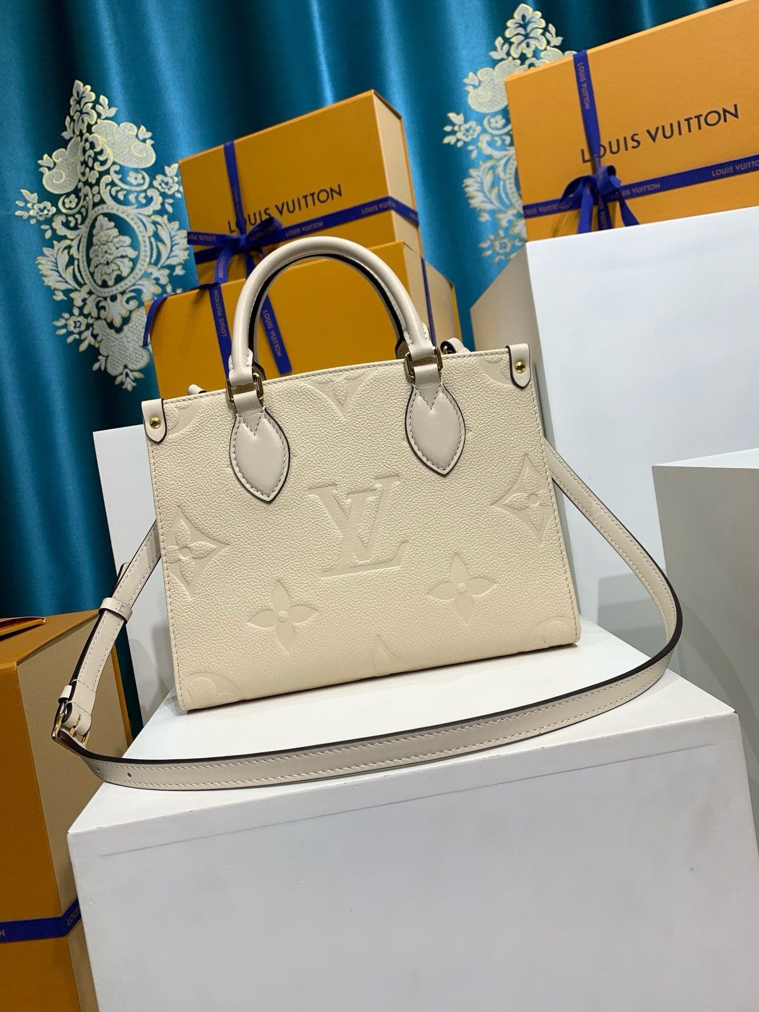 Louis Vuitton M46569 OnTheGo PM