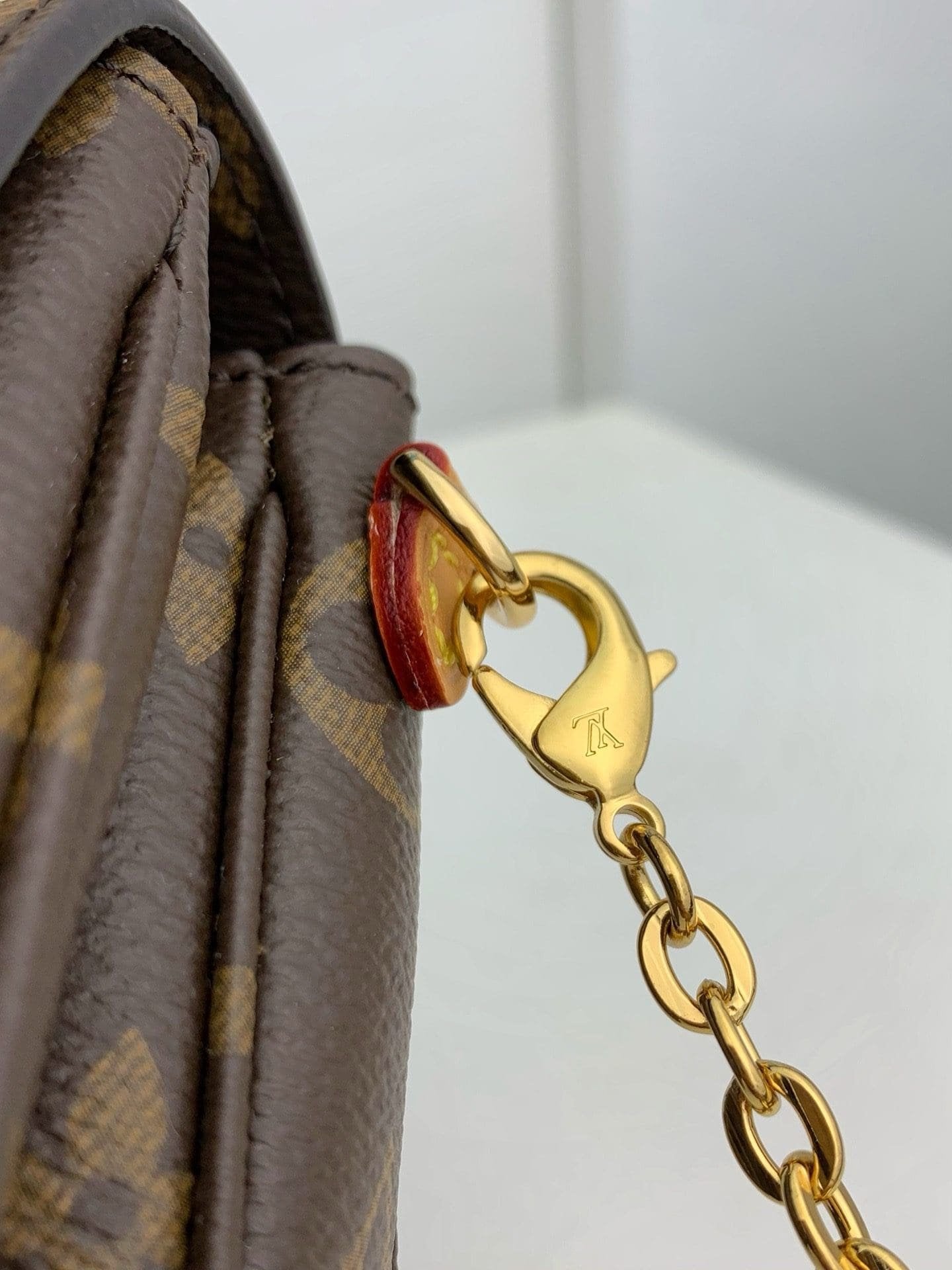 Louis Vuitton M81267 MICRO MÉTIS chain bag