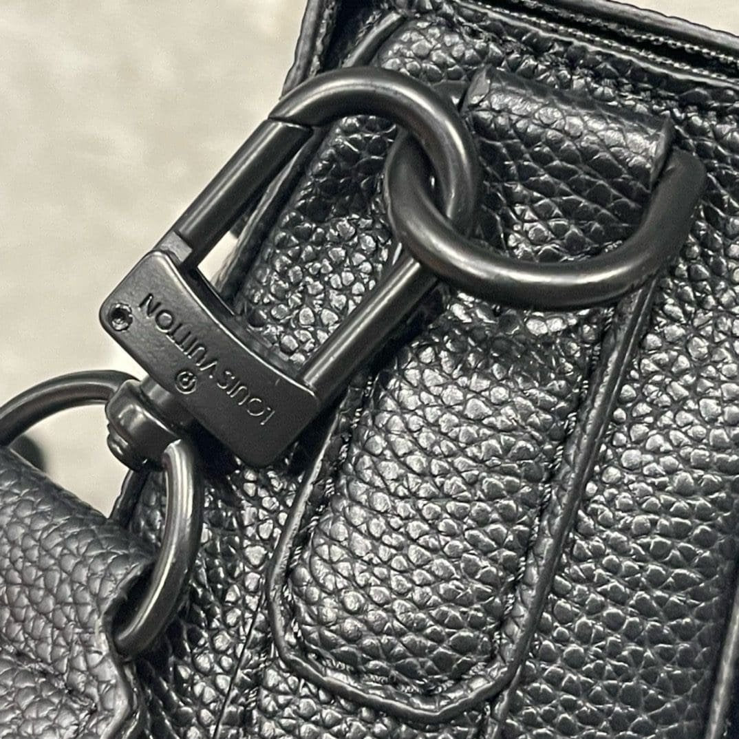 Louis Vuitton M24769 TAKEOFF Small Messenger Bag