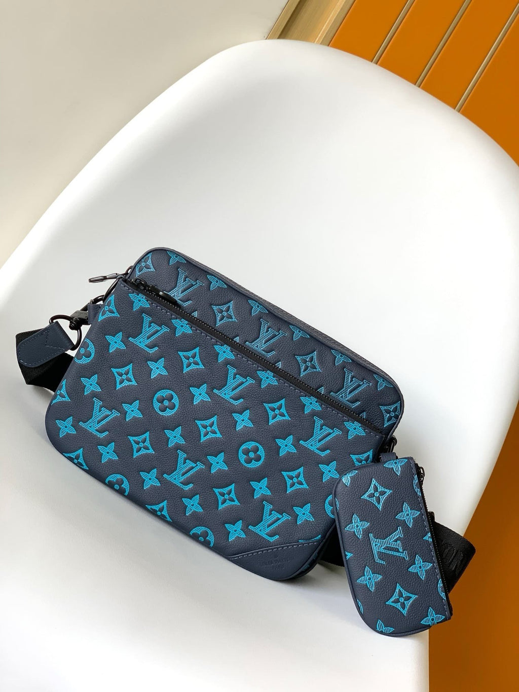 Louis Vuitton M46604 Trio Messenger