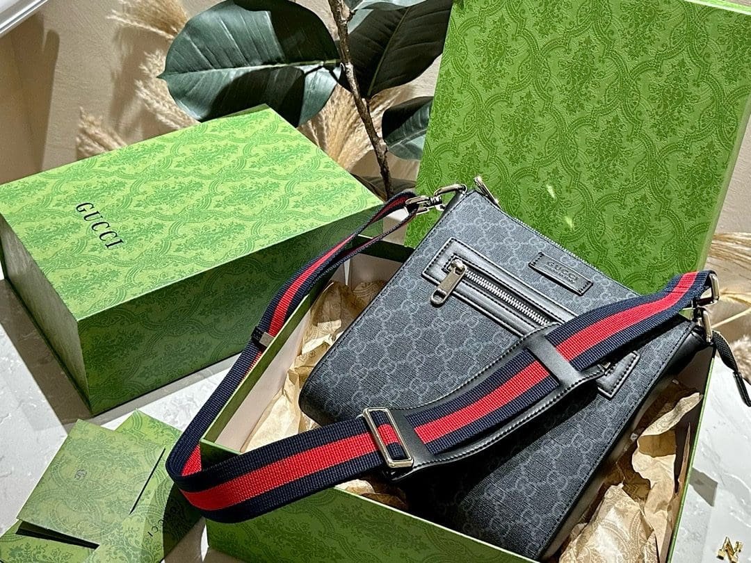 GUCCI BLACK MESSENGER