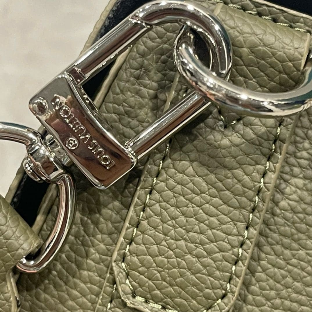 Louis Vuitton M25125 TAKEOFF Messenger Bag