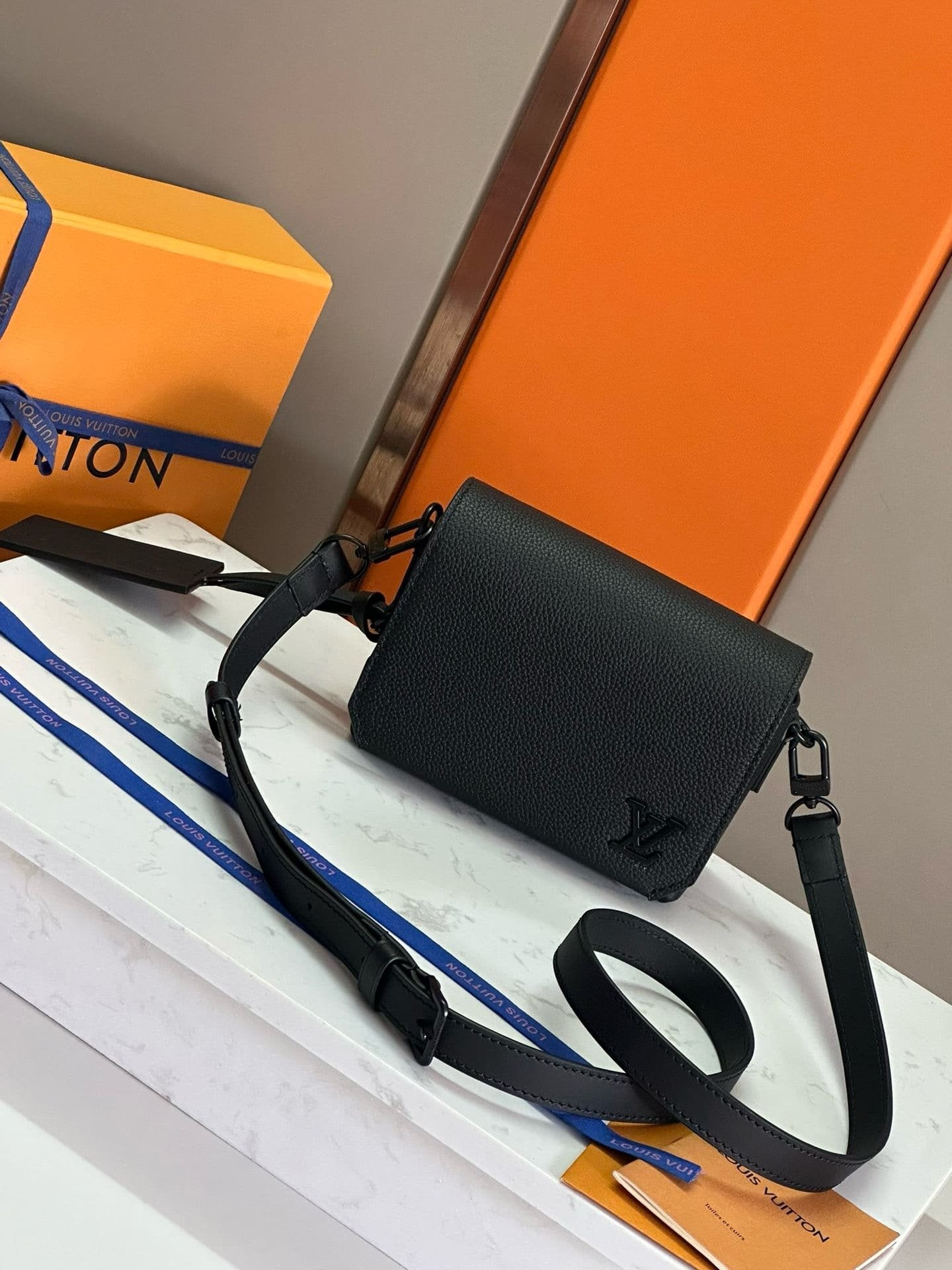 Louis Vuitton M82085 Fastline Wearable Wallet