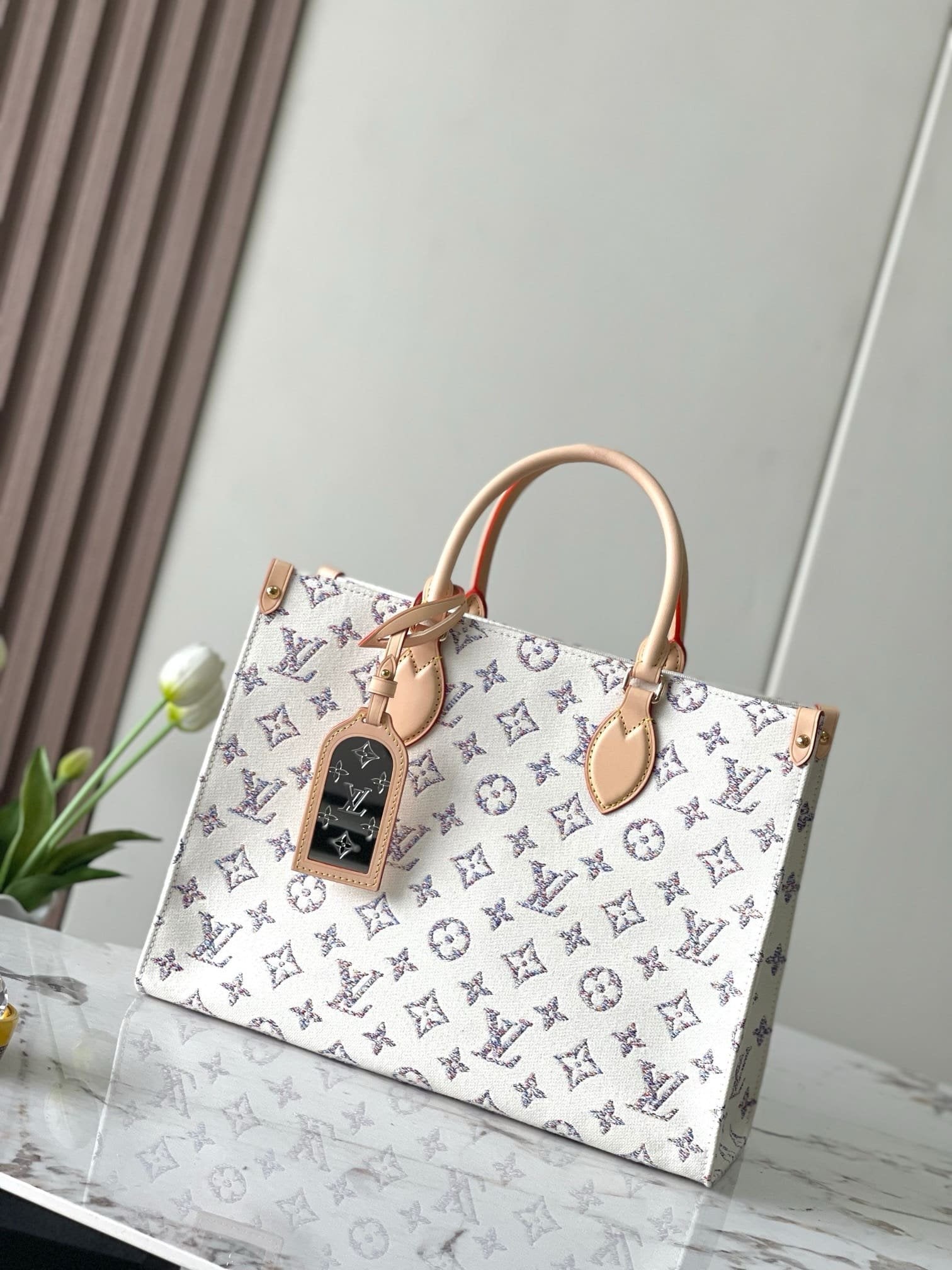 Louis Vuitton M24708 OnTheGo MM