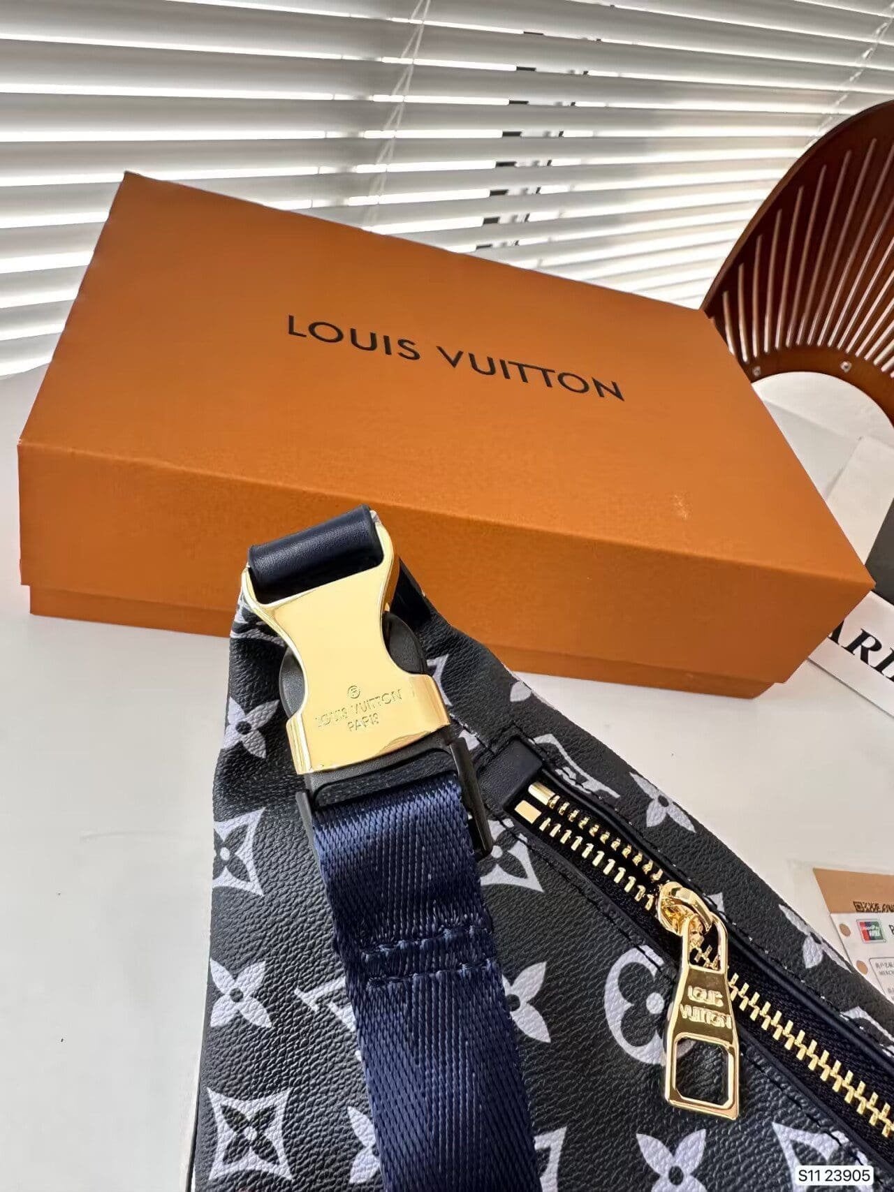 Louis Vuitton Discovery Bumbag PM M23905