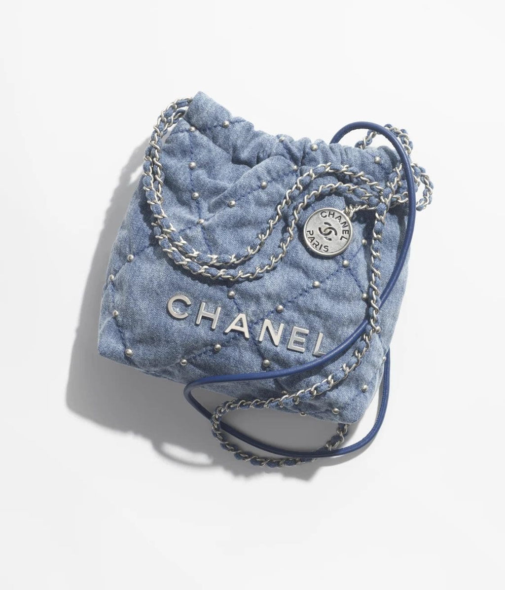 CHANEL 22 mini handbag
