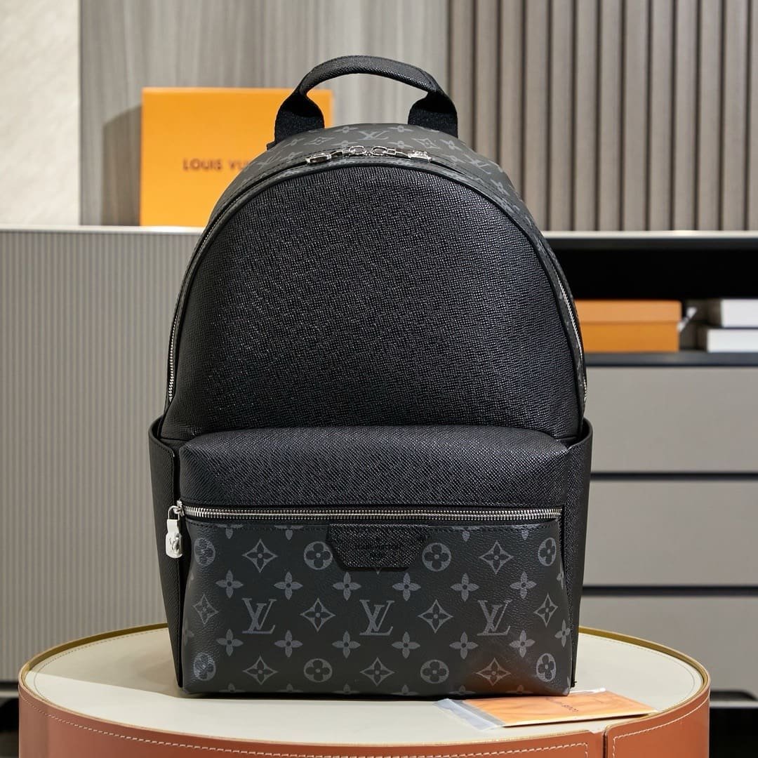 Louis Vuitton M31033 Discovery Backpack
