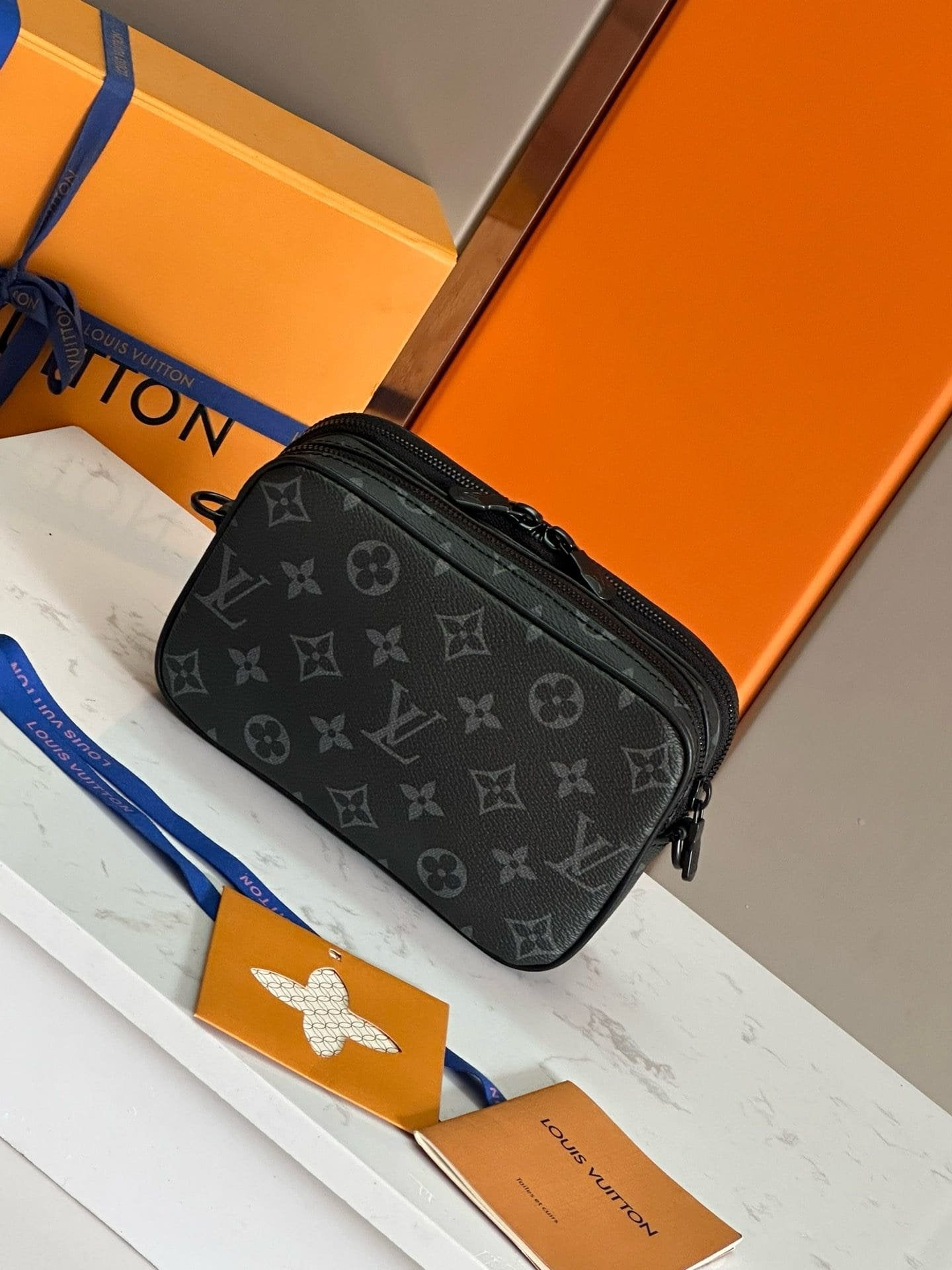Louis Vuitton M82542 Alpha wearable wallet
