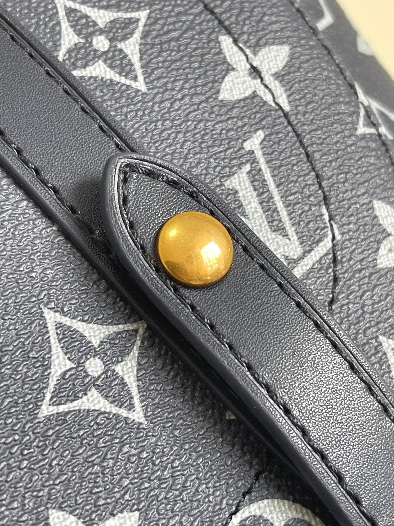Louis Vuitton M46805 Christopher MM