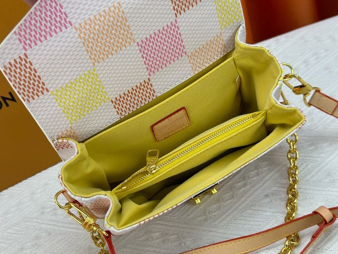 Louis Vuitton Pochette Métis East West