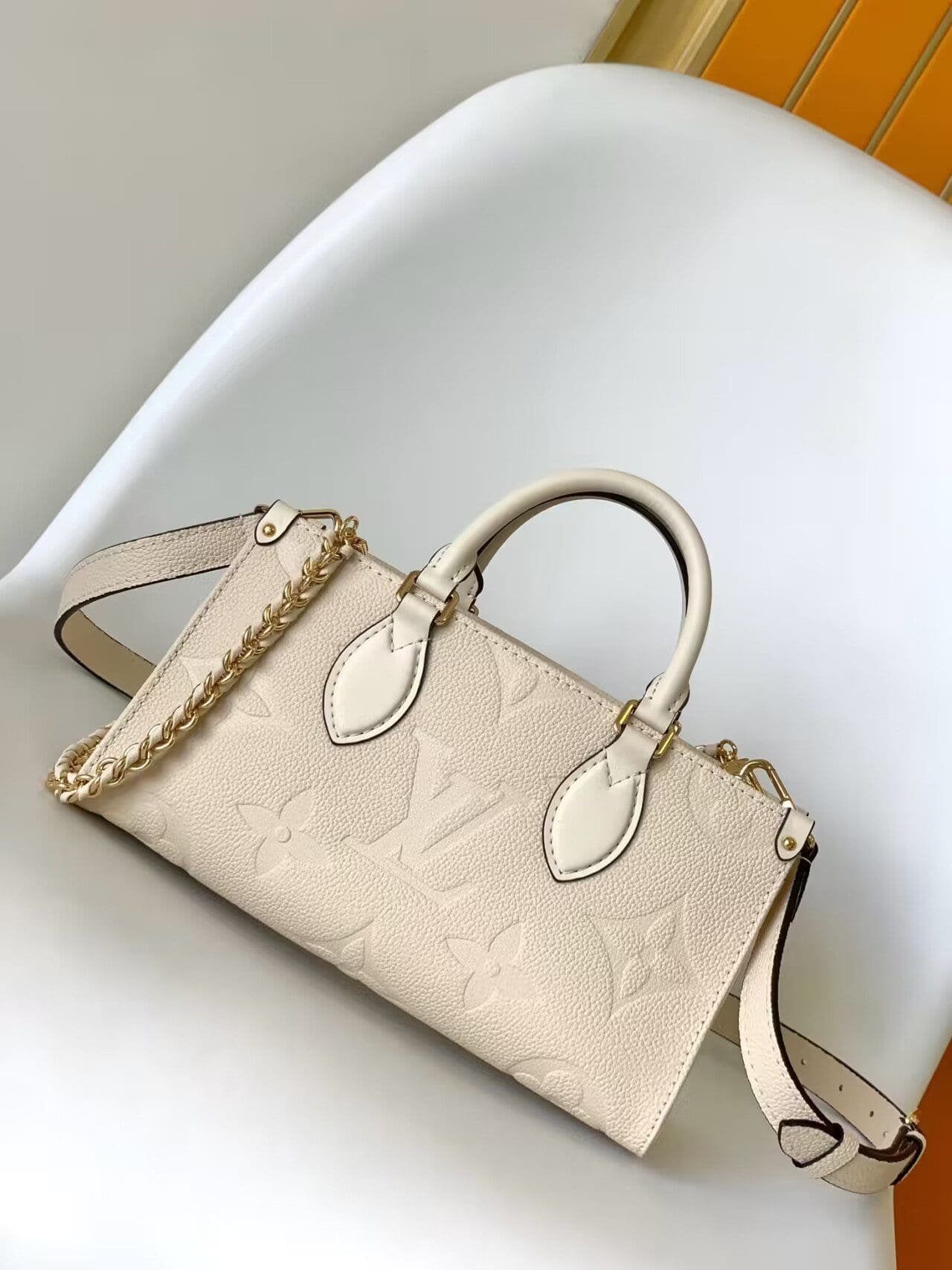 Louis Vuitton M23698 OnTheGo East West