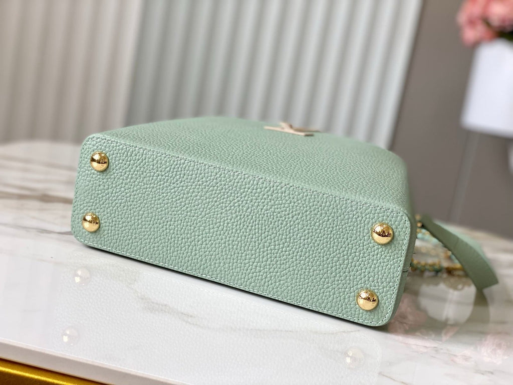 Louis Vuitton M24471 Capucines BB