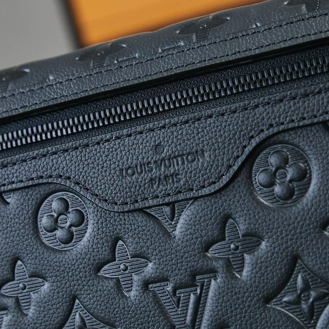 Louis Vuitton M25121 Messenger Voyager PM