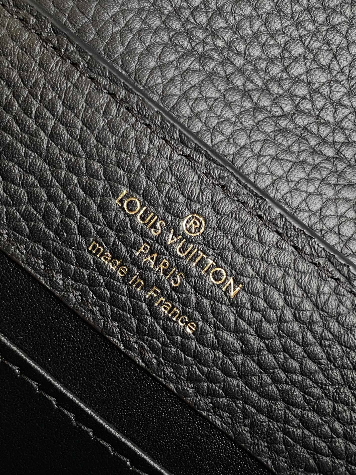 Louis Vuitton M23943 Capucines Mini