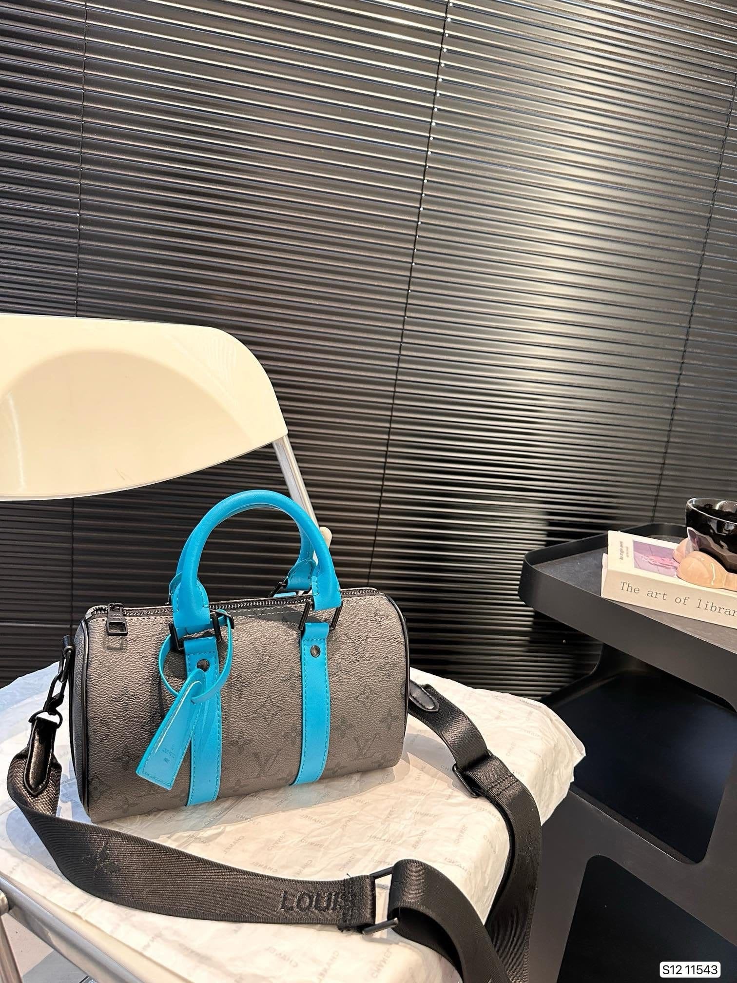 Louis Vuitton M11645 Keepall Bandoulière 25