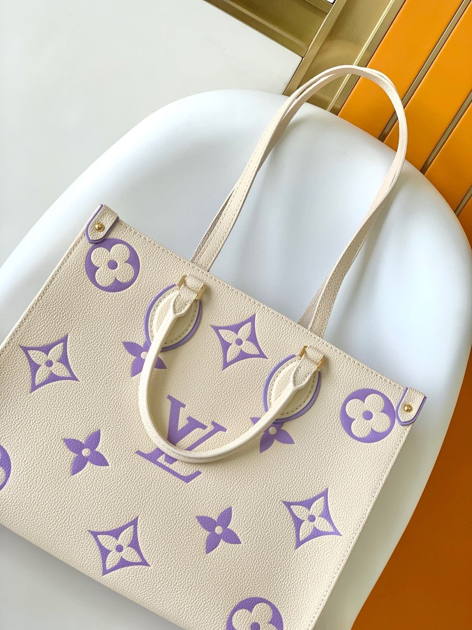 Louis Vuitton OnTheGo MM M23937