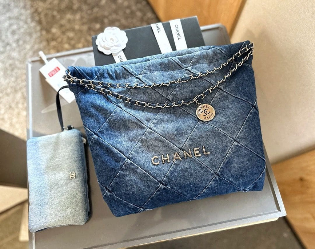 CHANEL 22 in denim small