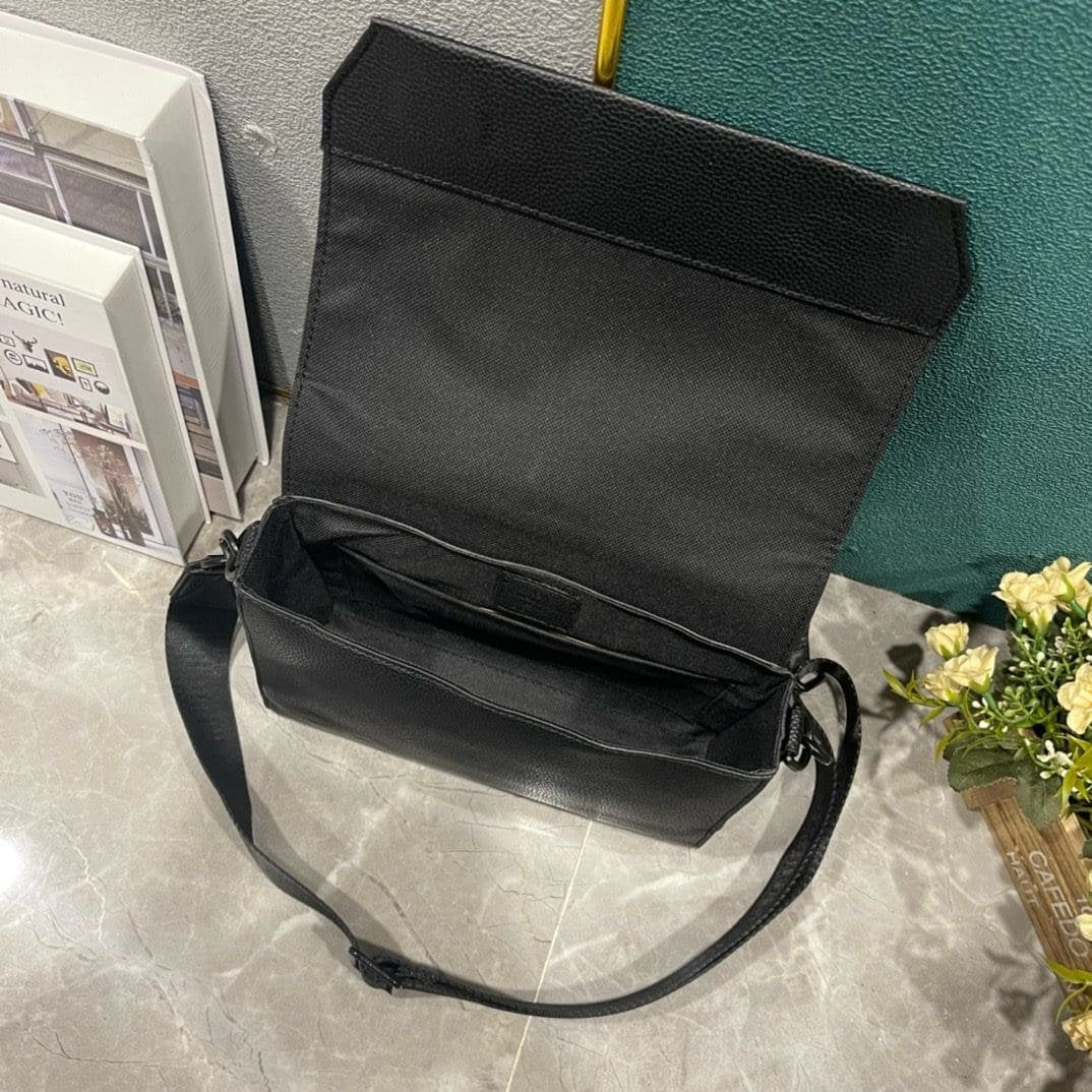 Louis Vuitton M24769 TAKEOFF Small Messenger Bag