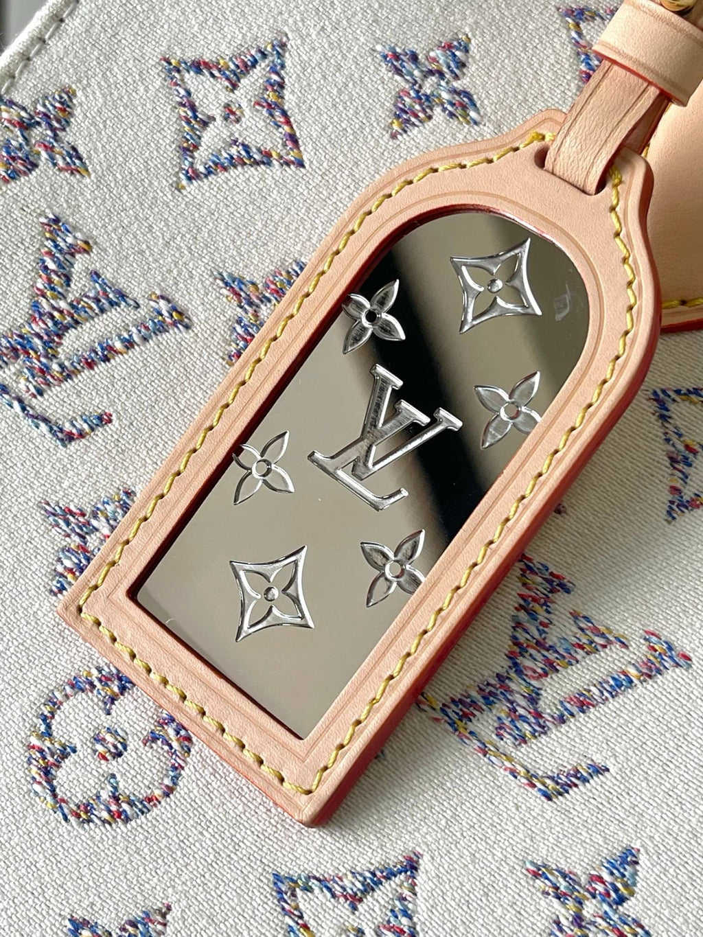 Louis Vuitton M24708 OnTheGo MM