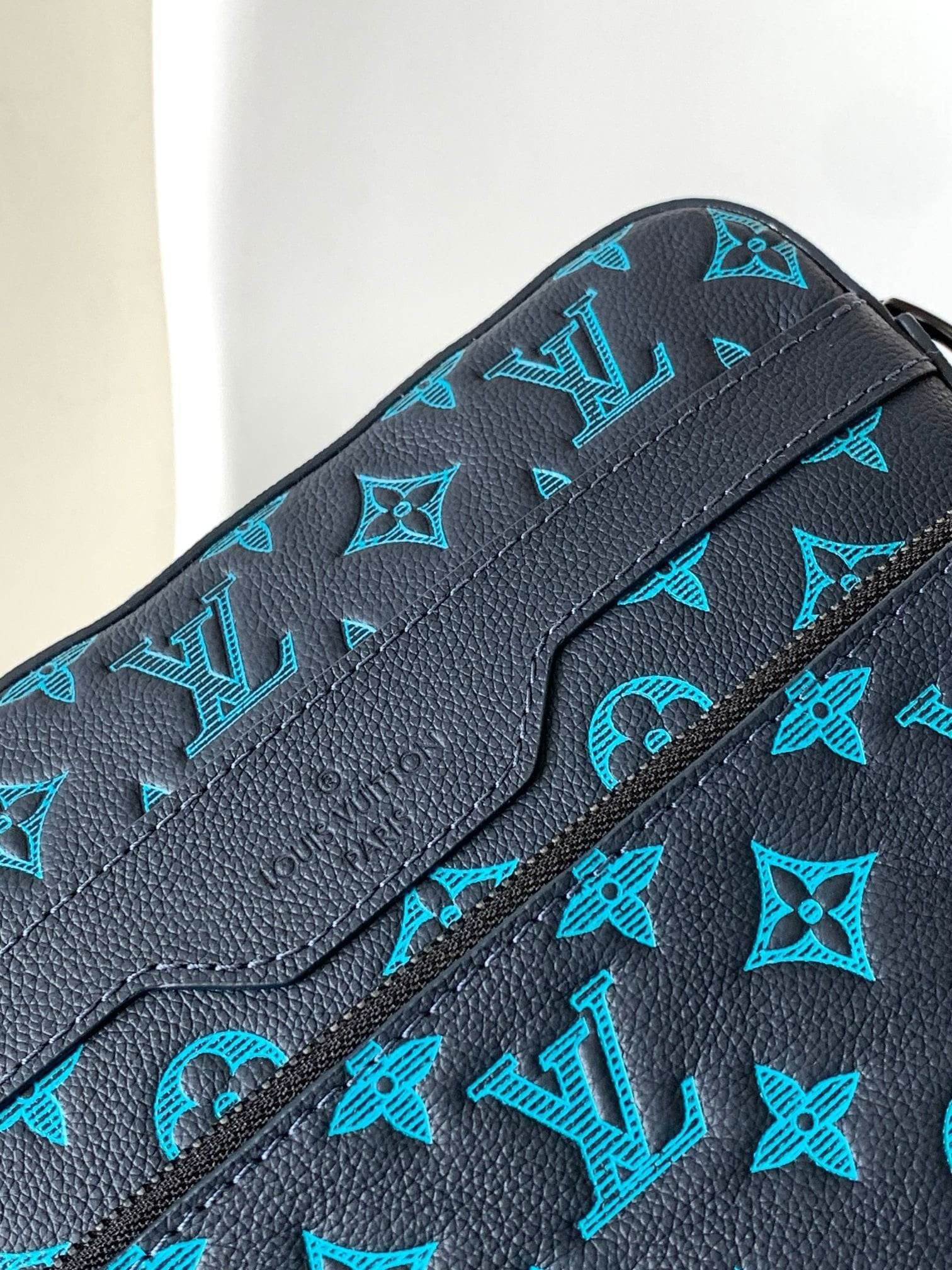 Louis Vuitton M46604 Trio Messenger