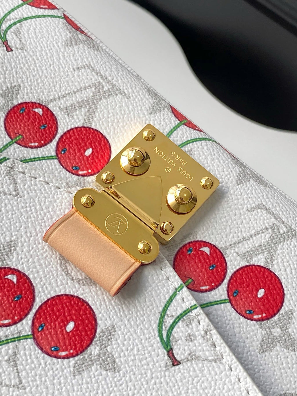 Louis Vuitton M14231 LV x TM Pochette Métis East West