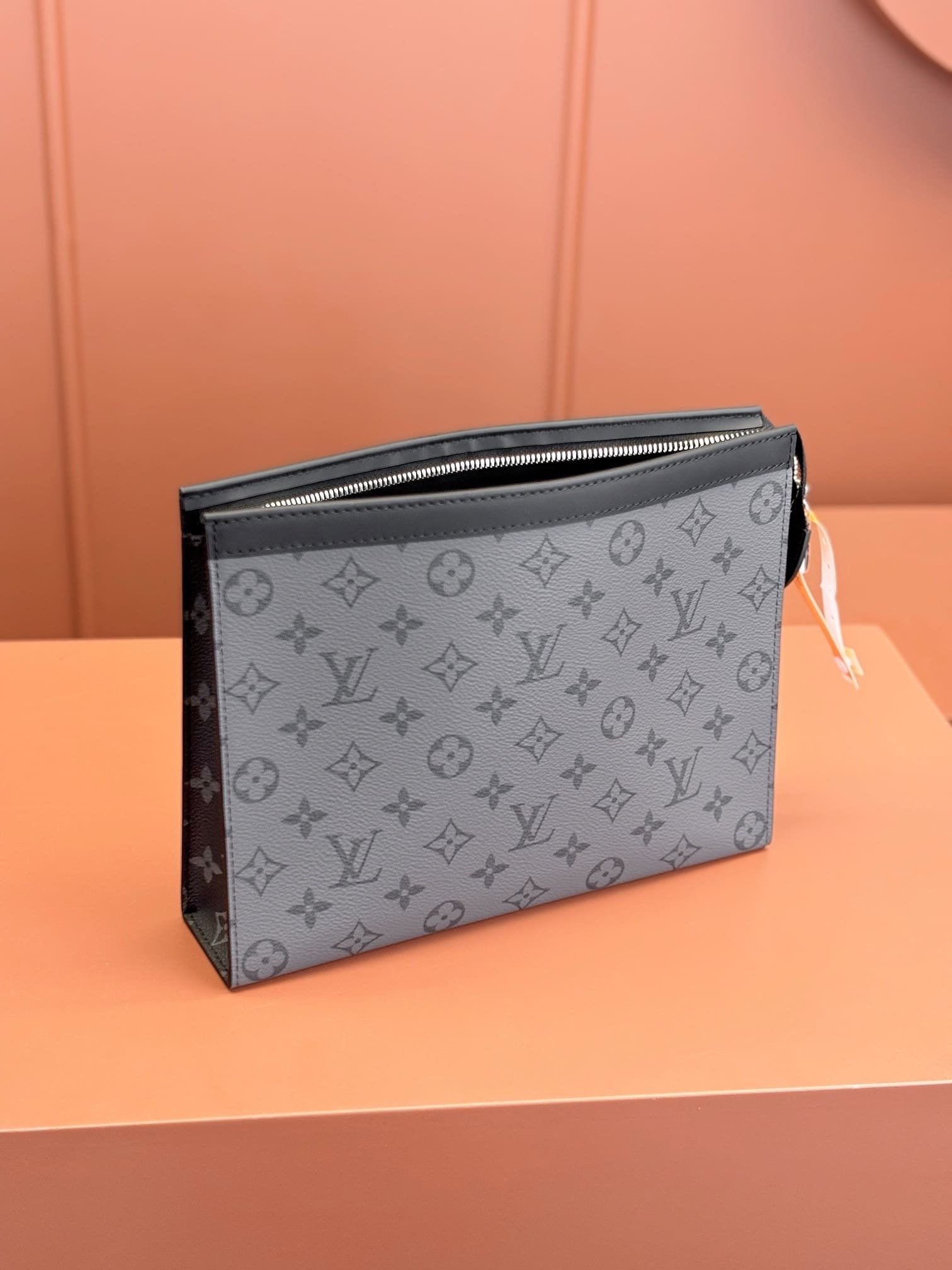 Louis Vuitton M69535 Pochette Voyage MM
