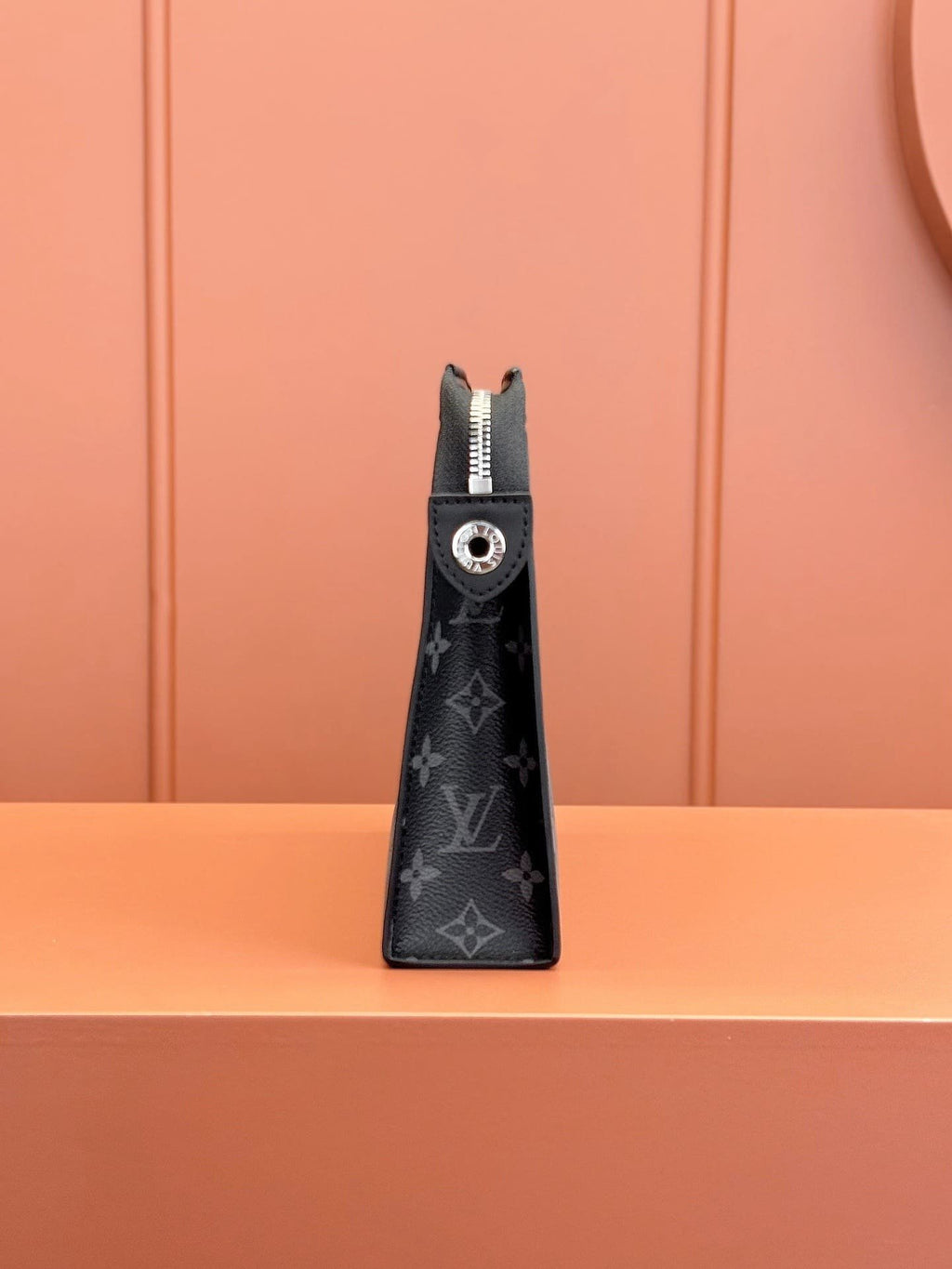 Louis Vuitton M69535 Pochette Voyage MM
