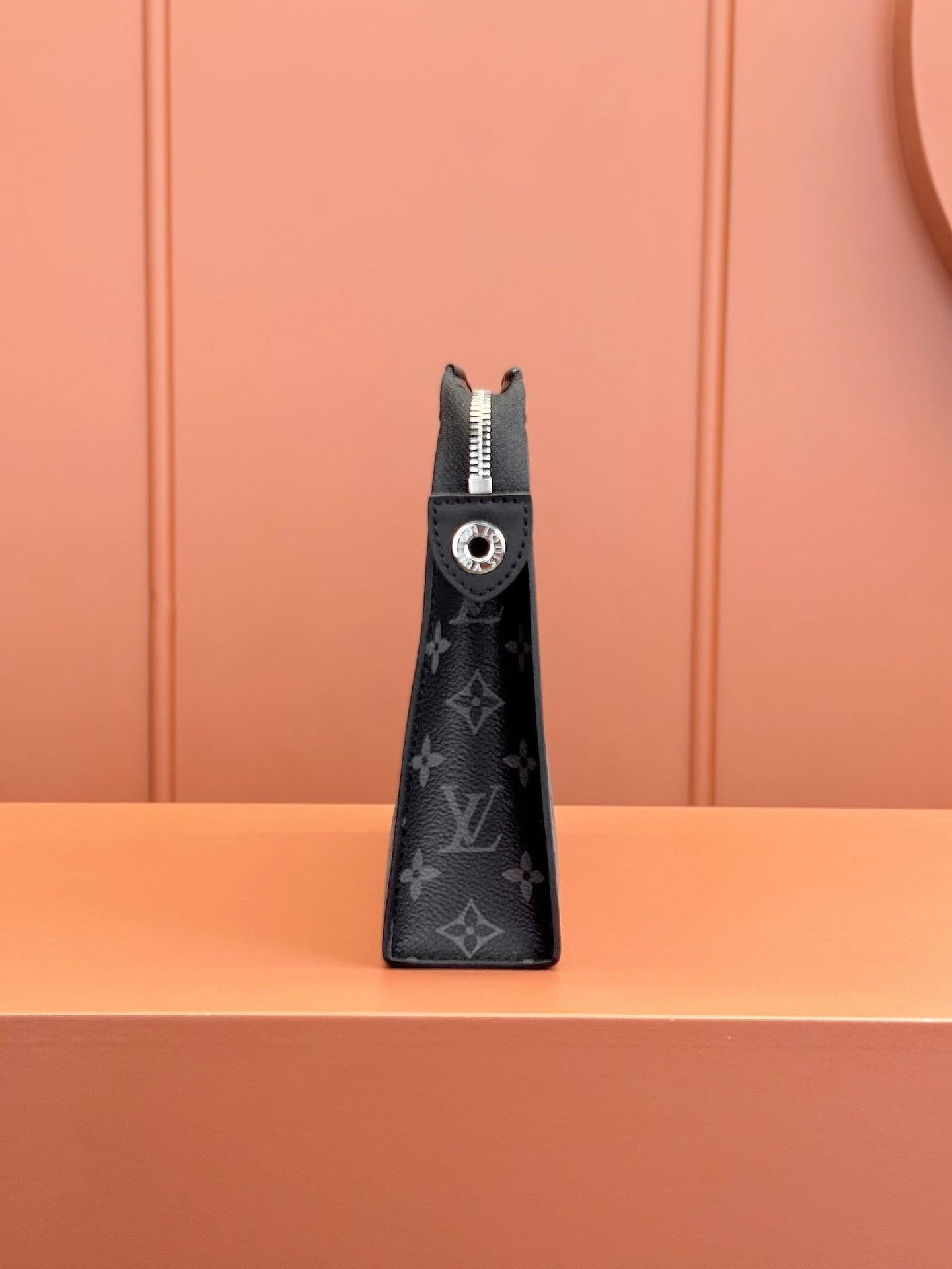 Louis Vuitton M69535 Pochette Voyage MM