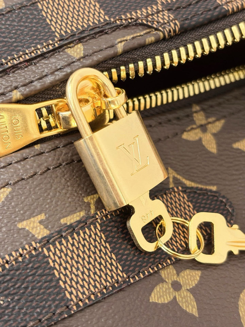 Louis Vuitton M26119 Keepall Bandoulière 50