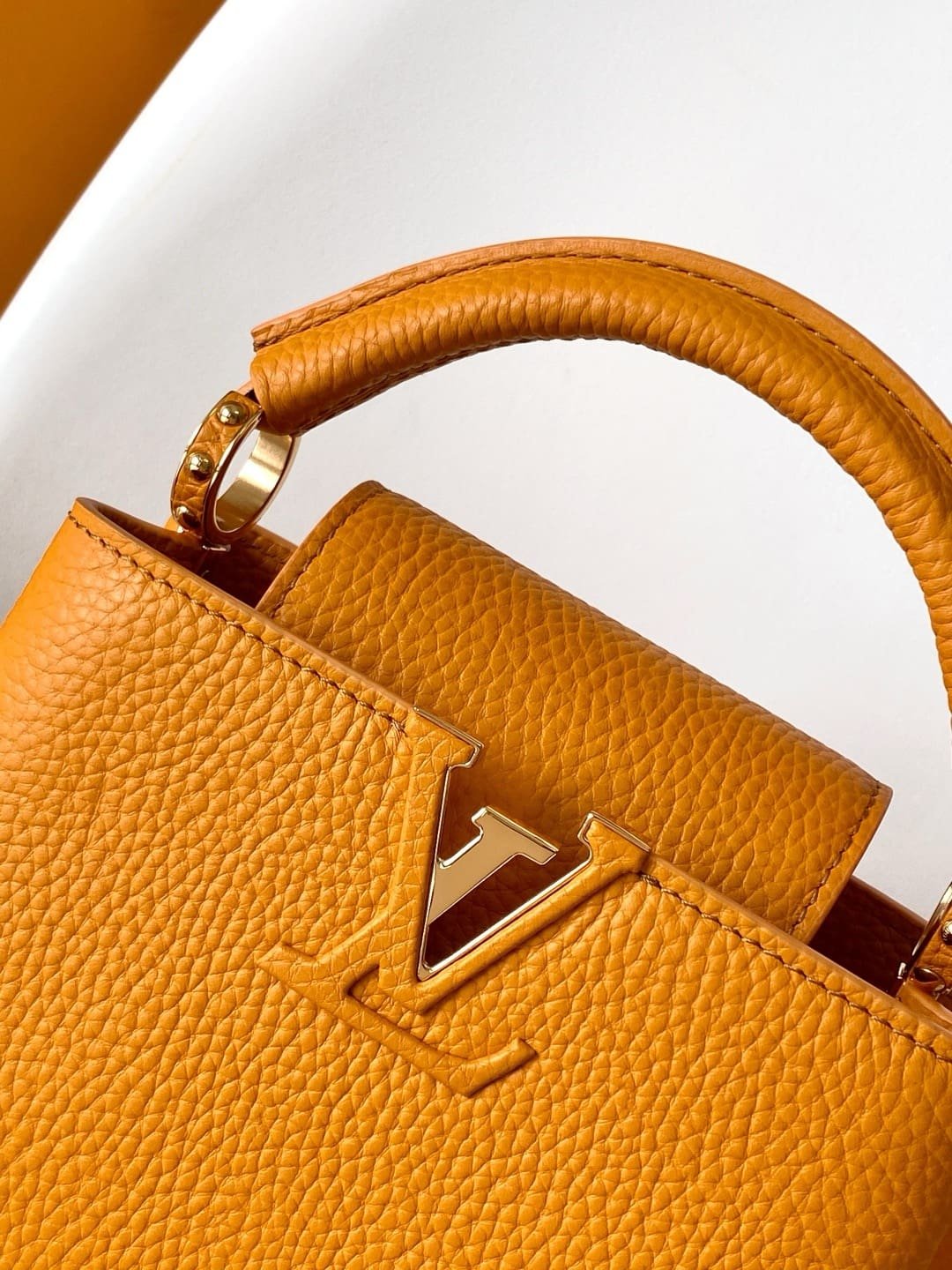 Louis Vuitton M23703 Capucines Mini