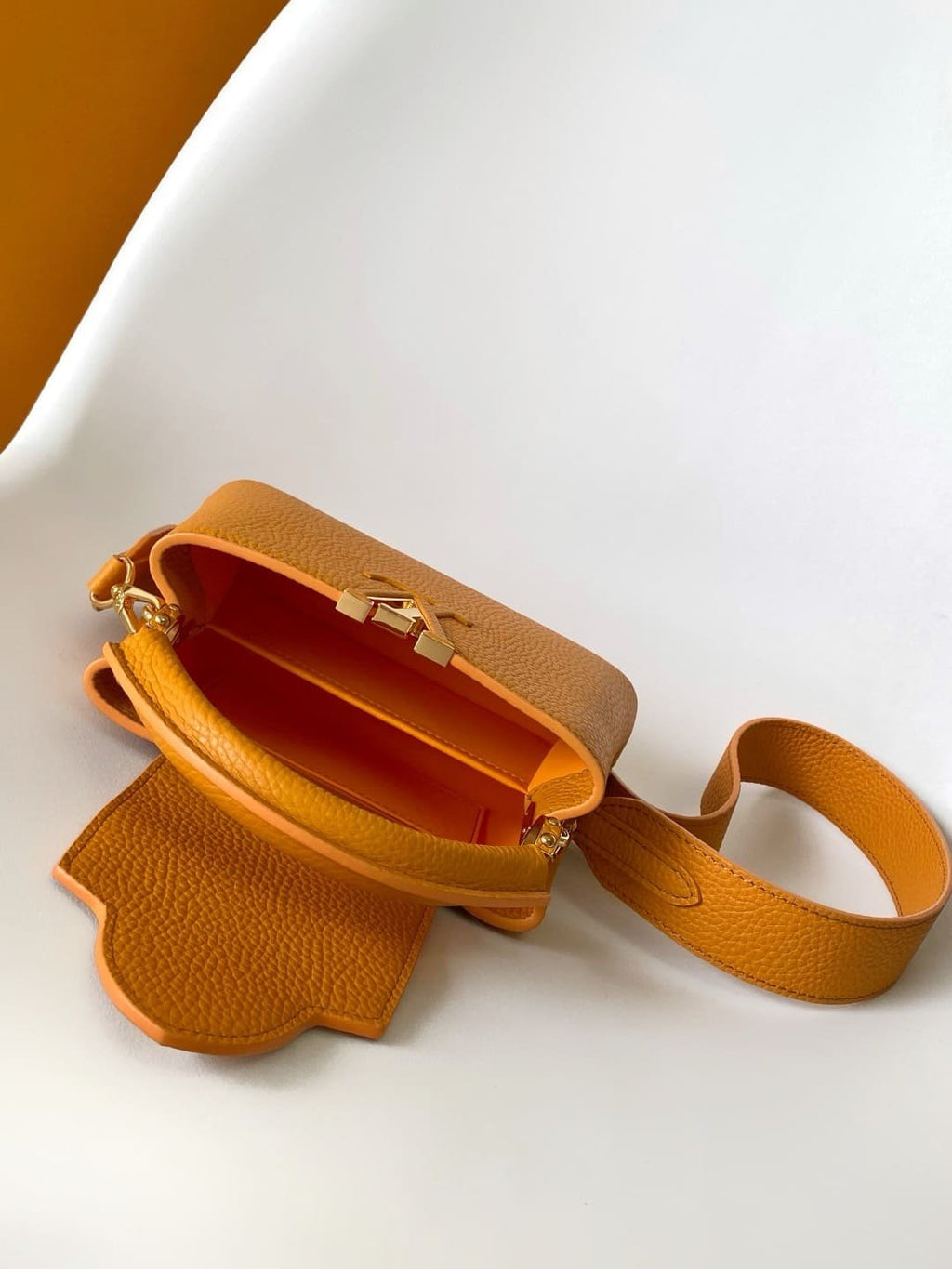 Louis Vuitton M23703 Capucines Mini