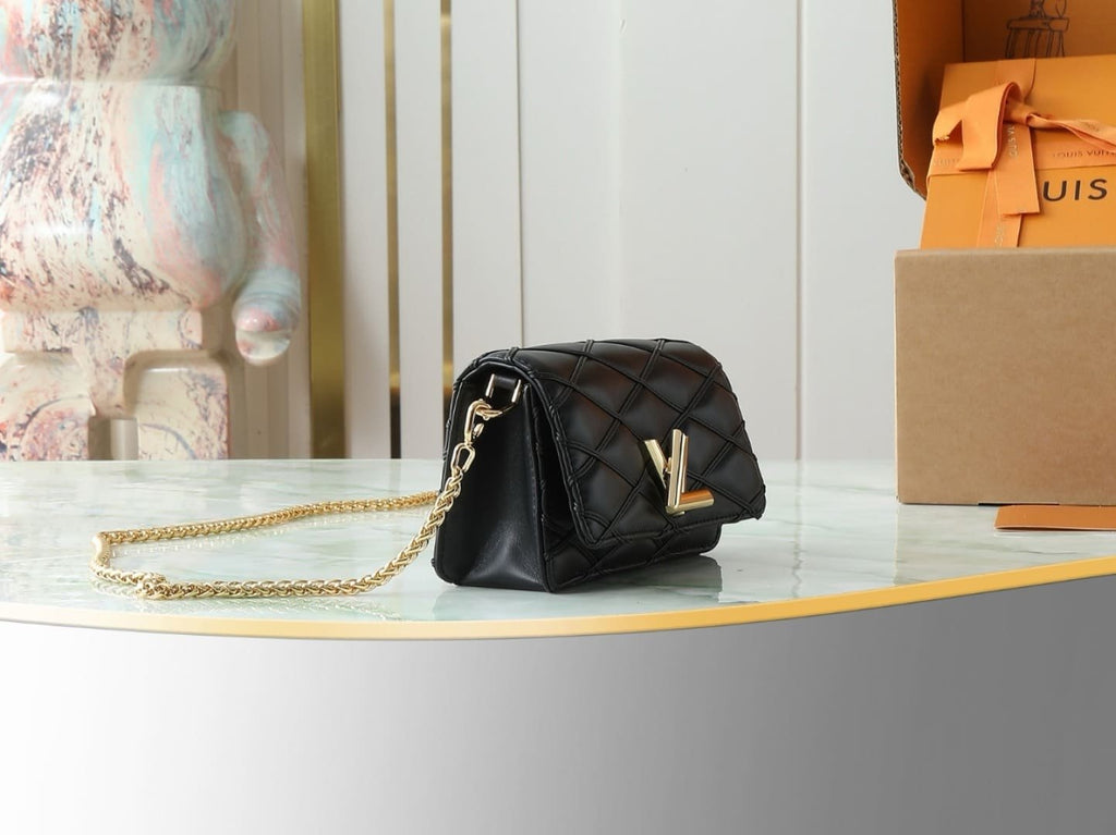 Louis Vuitton M13139 Wallet On Chain GO-14