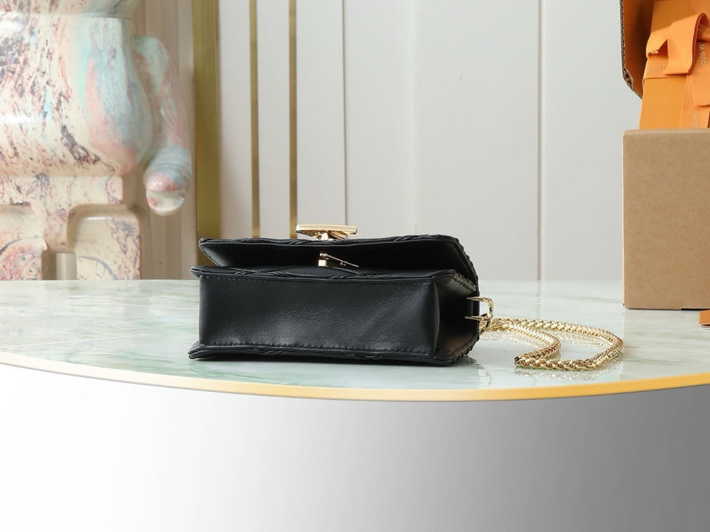 Louis Vuitton M13139 Wallet On Chain GO-14
