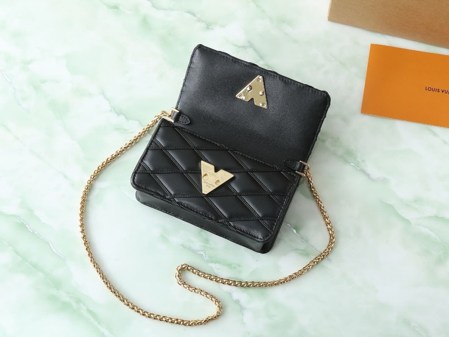 Louis Vuitton M13139 Wallet On Chain GO-14