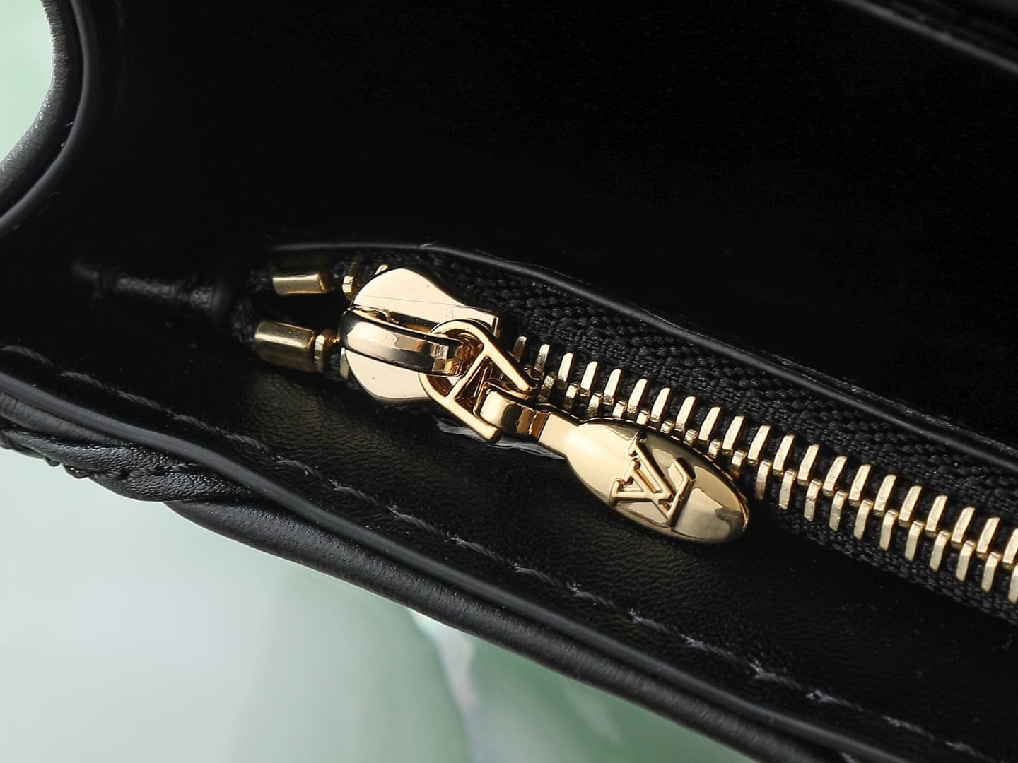 Louis Vuitton M13139 Wallet On Chain GO-14