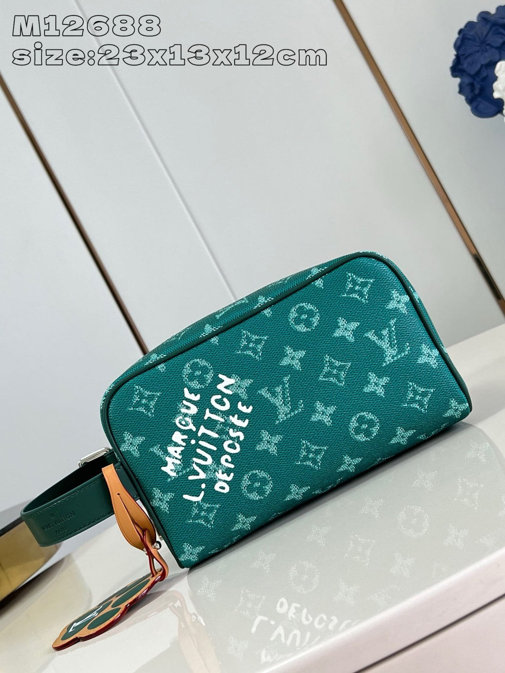 Louis Vuitton M12688 Locker Dopp Kit