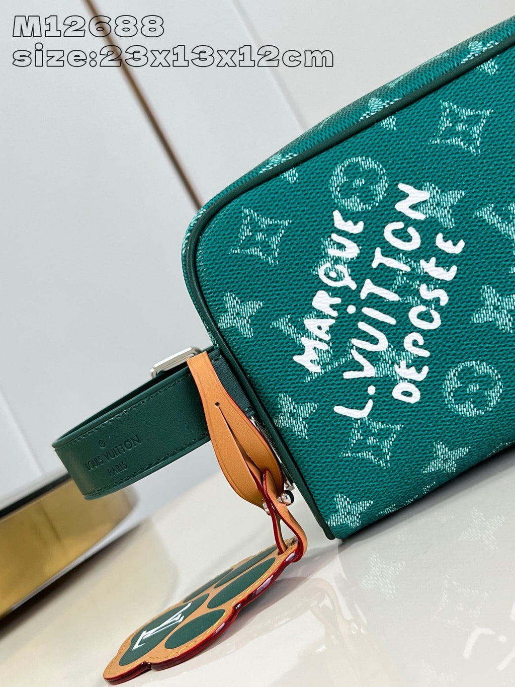 Louis Vuitton M12688 Locker Dopp Kit