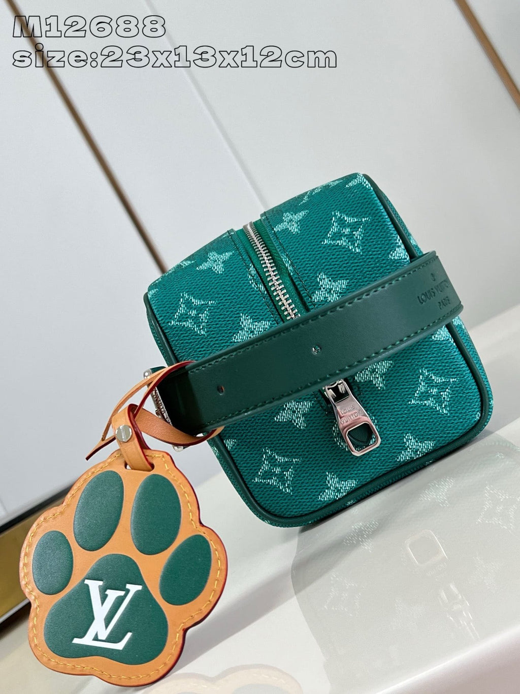 Louis Vuitton M12688 Locker Dopp Kit