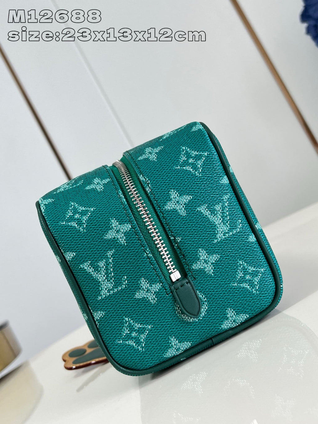 Louis Vuitton M12688 Locker Dopp Kit